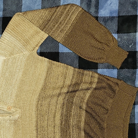 Vintage. Country Suburban. Light-knit. Soft feel. 3- button pullover. W M. - Picture 3 of 14